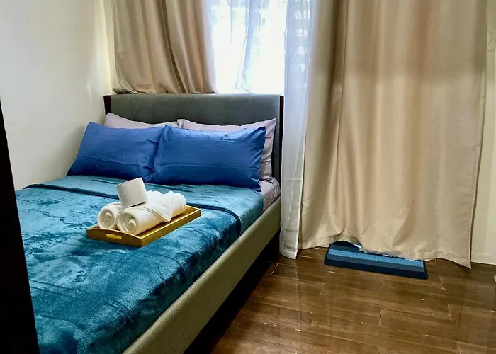 Apartment Stylish Haven In Bustling Ayala, Makati