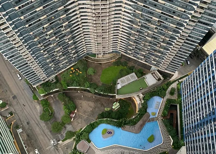 Stylish Haven In Bustling Ayala, Makati Apartment Manila
