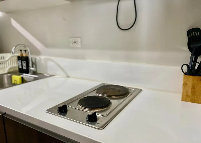 Apartment Stylish Haven In Bustling Ayala, Makati *