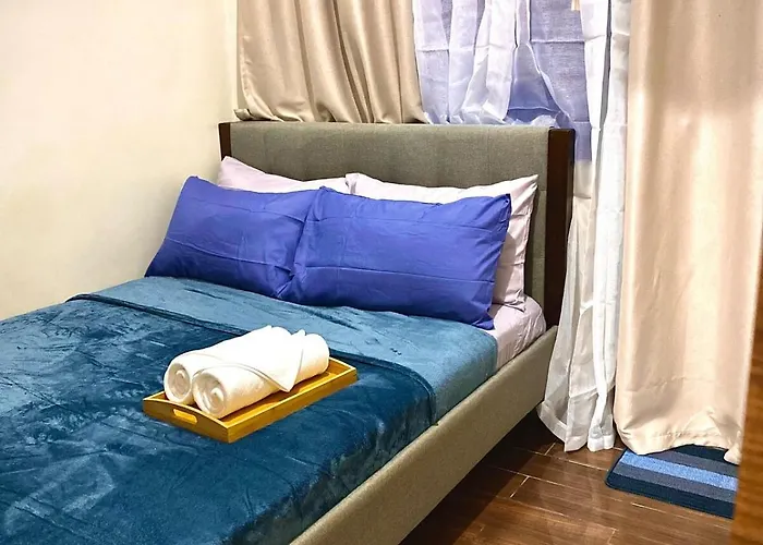 Stylish Haven In Bustling Ayala, Makati Apartment